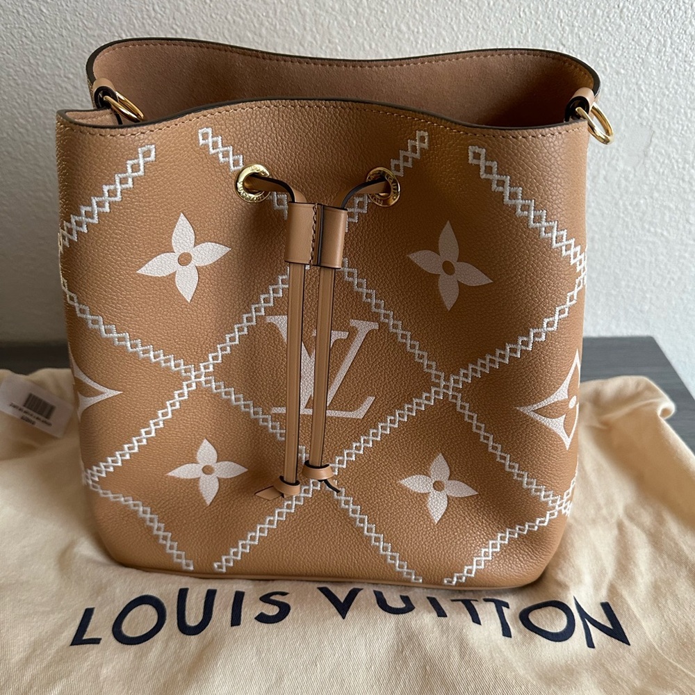 Louis Vuitton NeoNeo MM